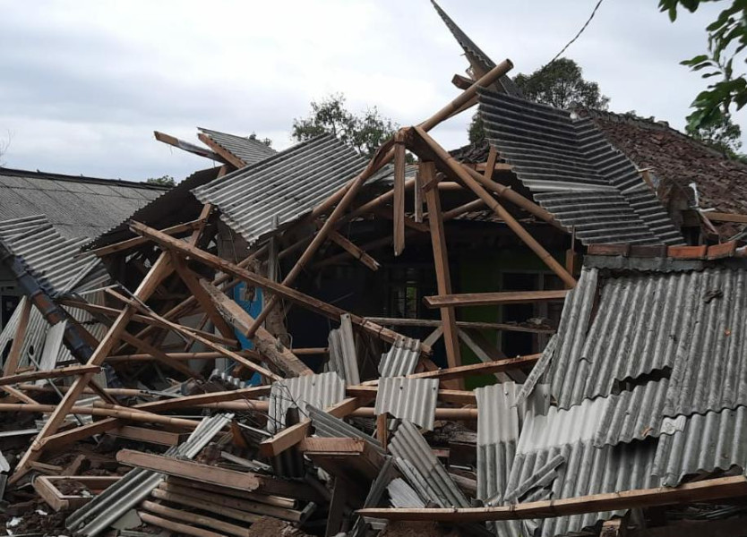 Kondisi rumah warga yang terdampak gempa di Cugenang, Kabupaten Cianjur, Jawa Barat pada Kamis (24/11).