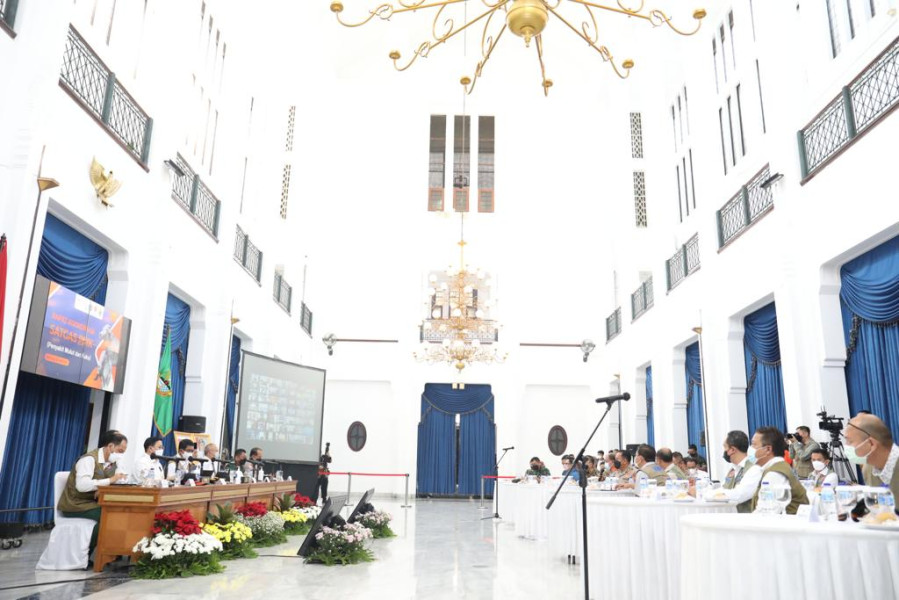 Rapat Koordinasi Penanganan PMK di Gedung Sate, Bandung, Jawa Barat, Jumat (29/7).