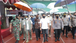 Ketua Satgas Tinjau Pelaksanaan Vaksinasi Serentak di Bekasi